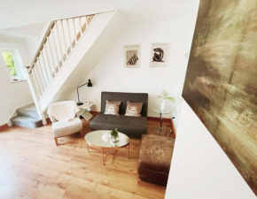 Buckingham House - Charming 2-bedroom House with garden and parking